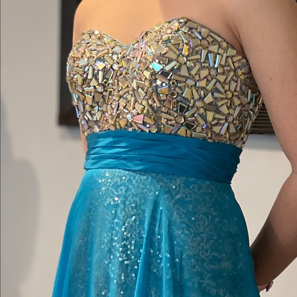 La Femme Prom dress - Beautiful and sparkly!!  Strapless - Picture 7 of 7